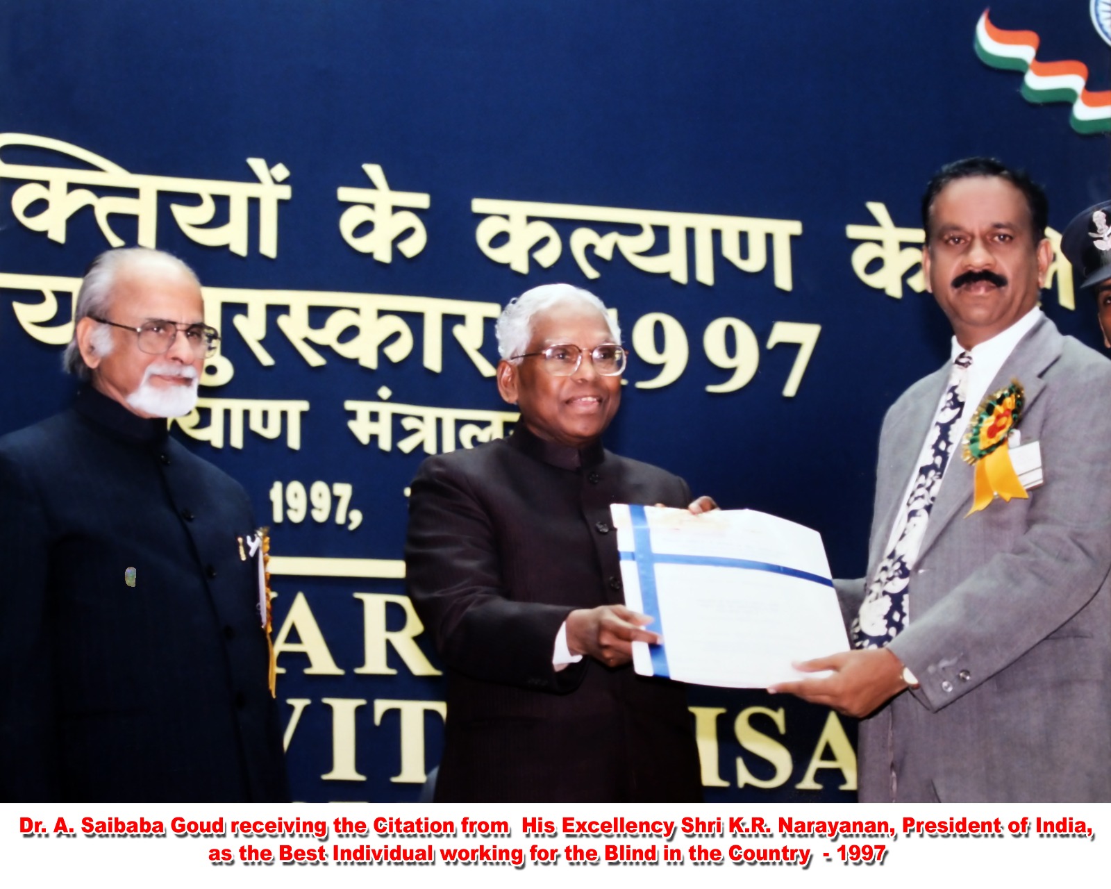 Dr. Saibaba Goud receiving citation from Shri K.R. Narayanan
